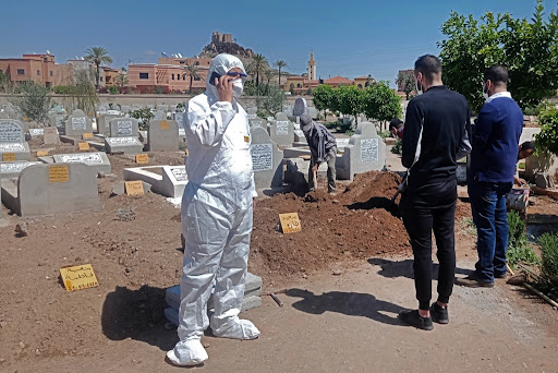 A picture taken on March 25, 2020, shows the funeral a victim of the COVID-19 coronavirus in the Moroccan city of Marrakech. - Morocco has recorded 143 cases of the COVID-19 illness, with four dead. The country has three screening centres and 1,642 intensive care beds for 35 million inhabitants. (Photo by STR / AFP)