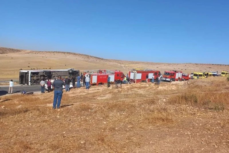 حرب الطرق..انقلاب حافلة للمسافرين يسفر عن 17 وفاة وأزيد من 30 مصاب..