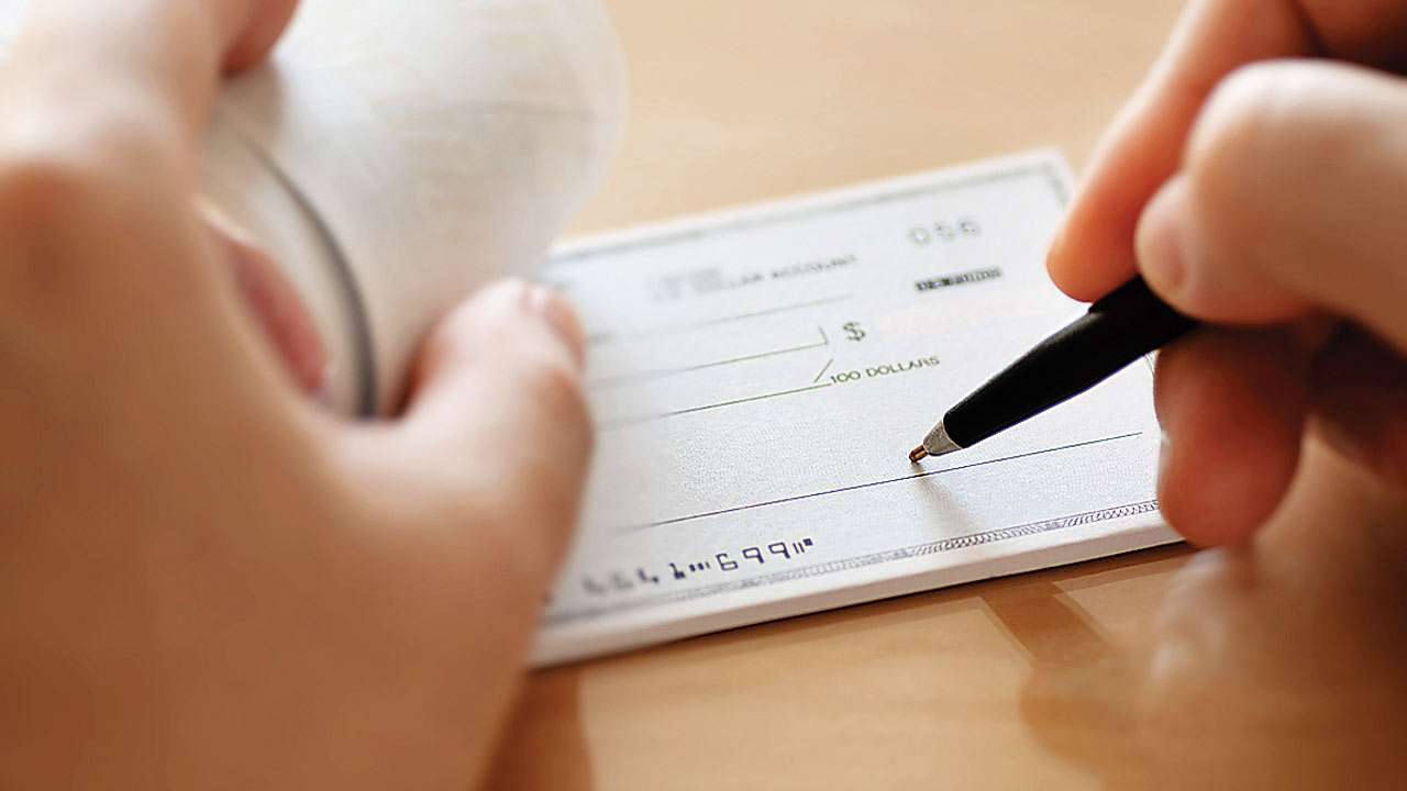 أصحاب الشيكات بدون رصيد..فرصة “التسوية” دخلت حيز التنفيذ