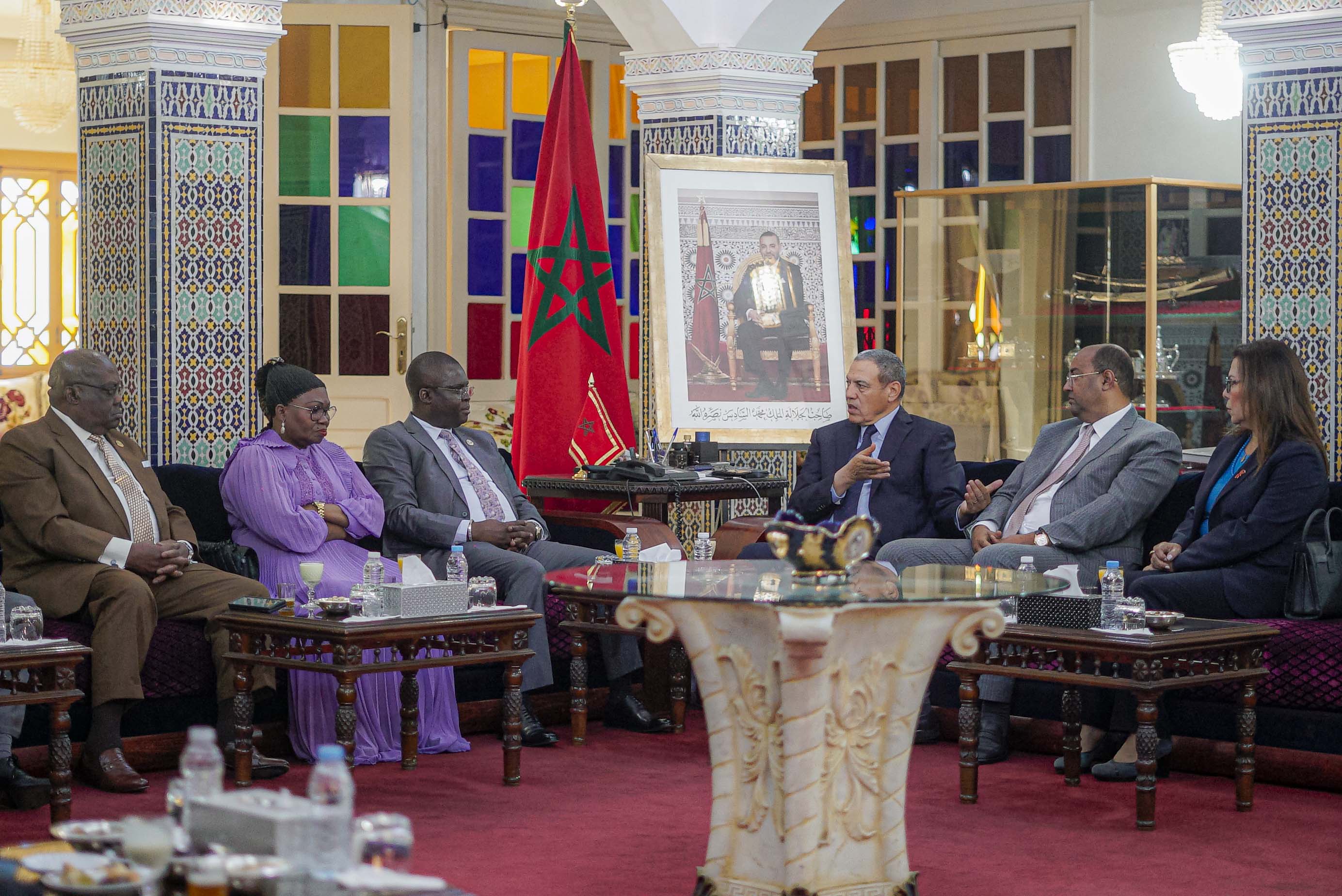 جهود المغرب التنموية محور لقاء والي جهة العيون برئيس برلمان المجموعة الاقتصادية والنقدية لوسط إفريقيا..