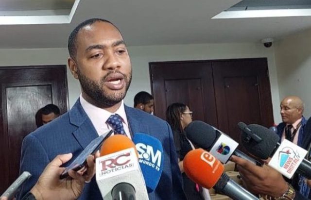 Advierten presidente Abinader no tiene facultad para designar sustituto alcaldía La Vega