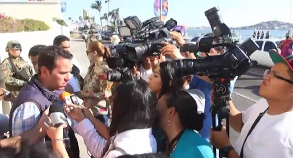 Loret enfrenta a los Medios locales 3