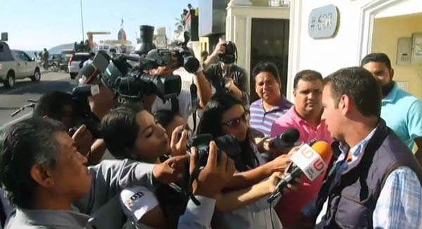 Loret enfrenta a los Medios locales 2