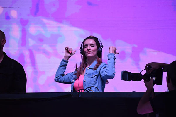 djs-11
