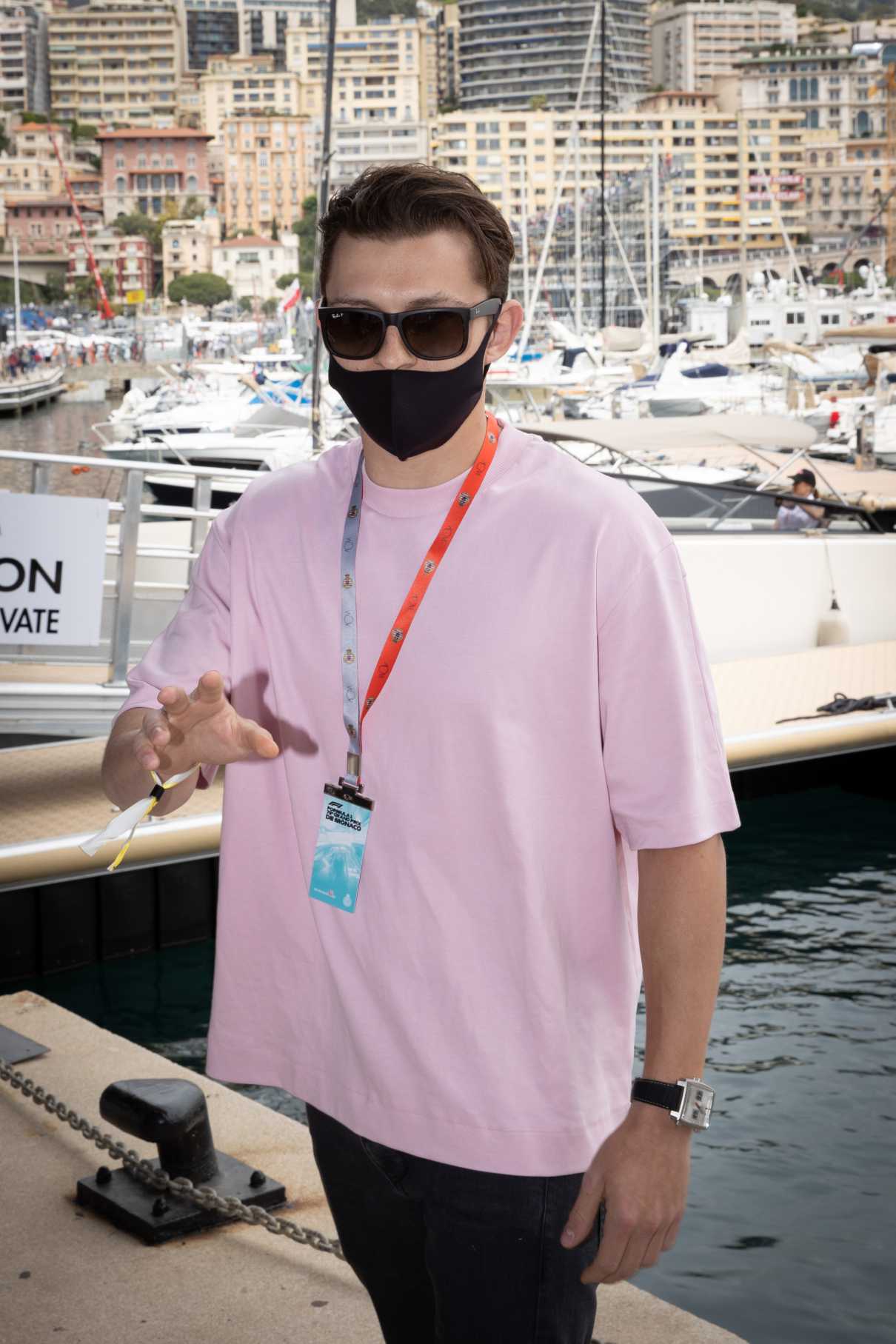 Mon, 24 may 2021 at 2:31 am. Tom Holland in a Pink Tee Attends the Qualifying Session