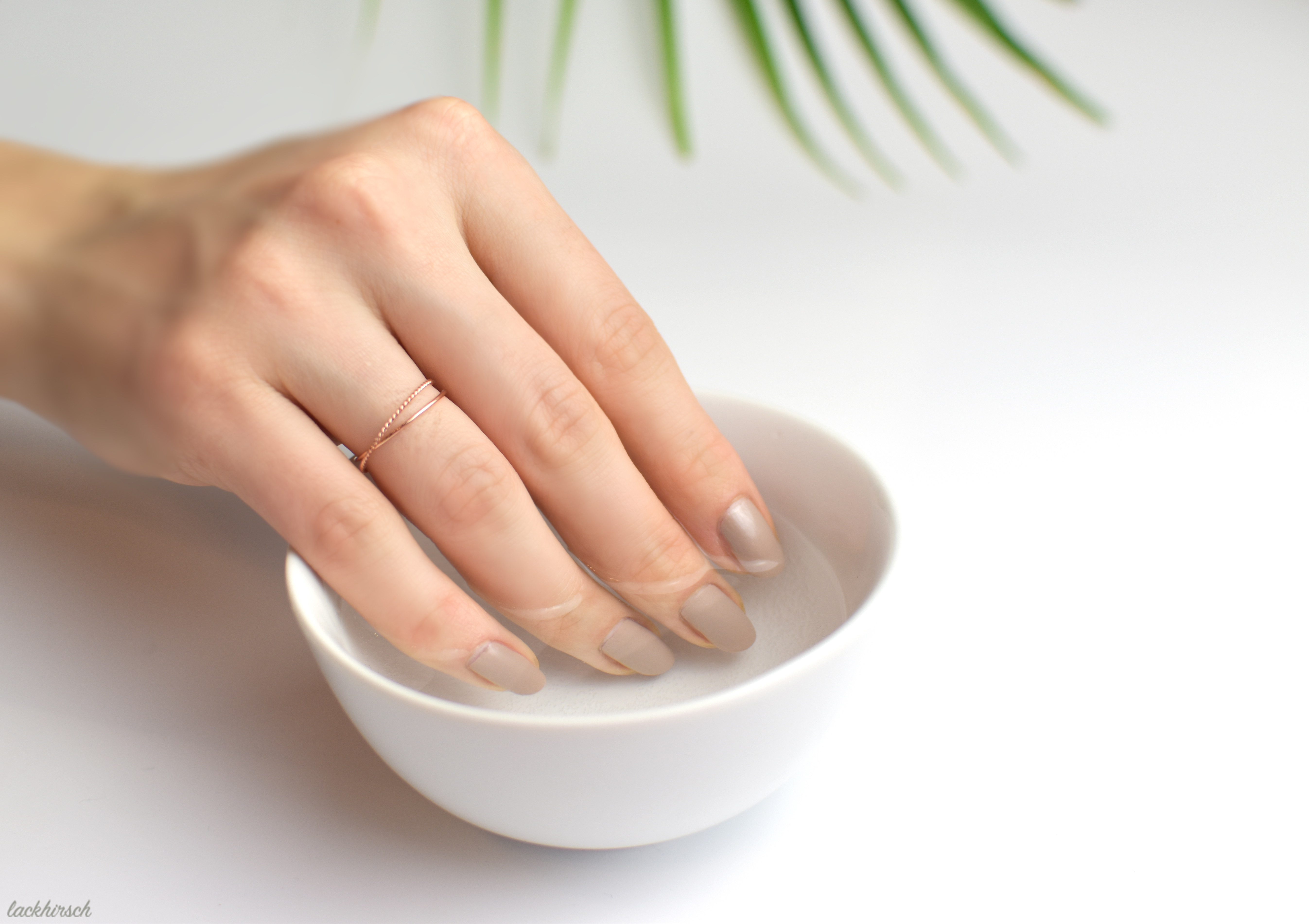 2-3 Minuten in warmes Wasser halten...