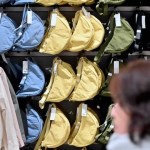 Uniqlo demanda a Shein por supuestamente copiar su bolso viral