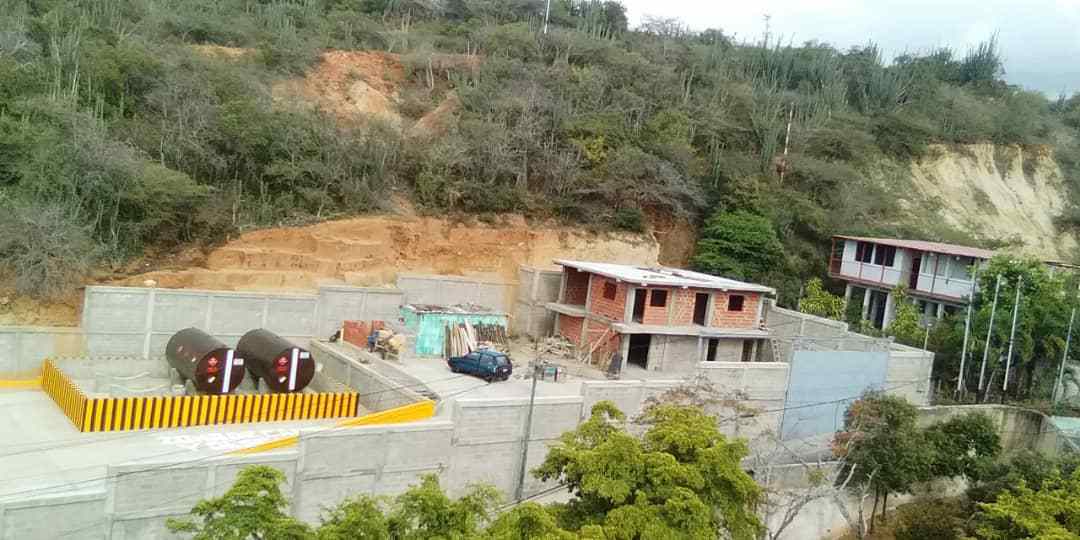 Gobernador Terán investiga instalación ilegal de tanques de combustible en Playa Grande