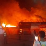 Incendio en Catia: Evacuadas 80 Personas y Siete Afectados por Inhalación de Humo tras Colapso de Galpón