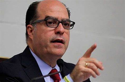 Julio Borges acusa a Capriles de pasarse al “equipo de Maduro”