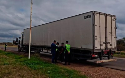 Joven hallada en un camión tras cuatro días de búsqueda: liberaron al chofer y revelaron cómo lograron encontrarla