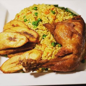 Fried rice, chicken and plantain | Photocredit Monamie Resto FB