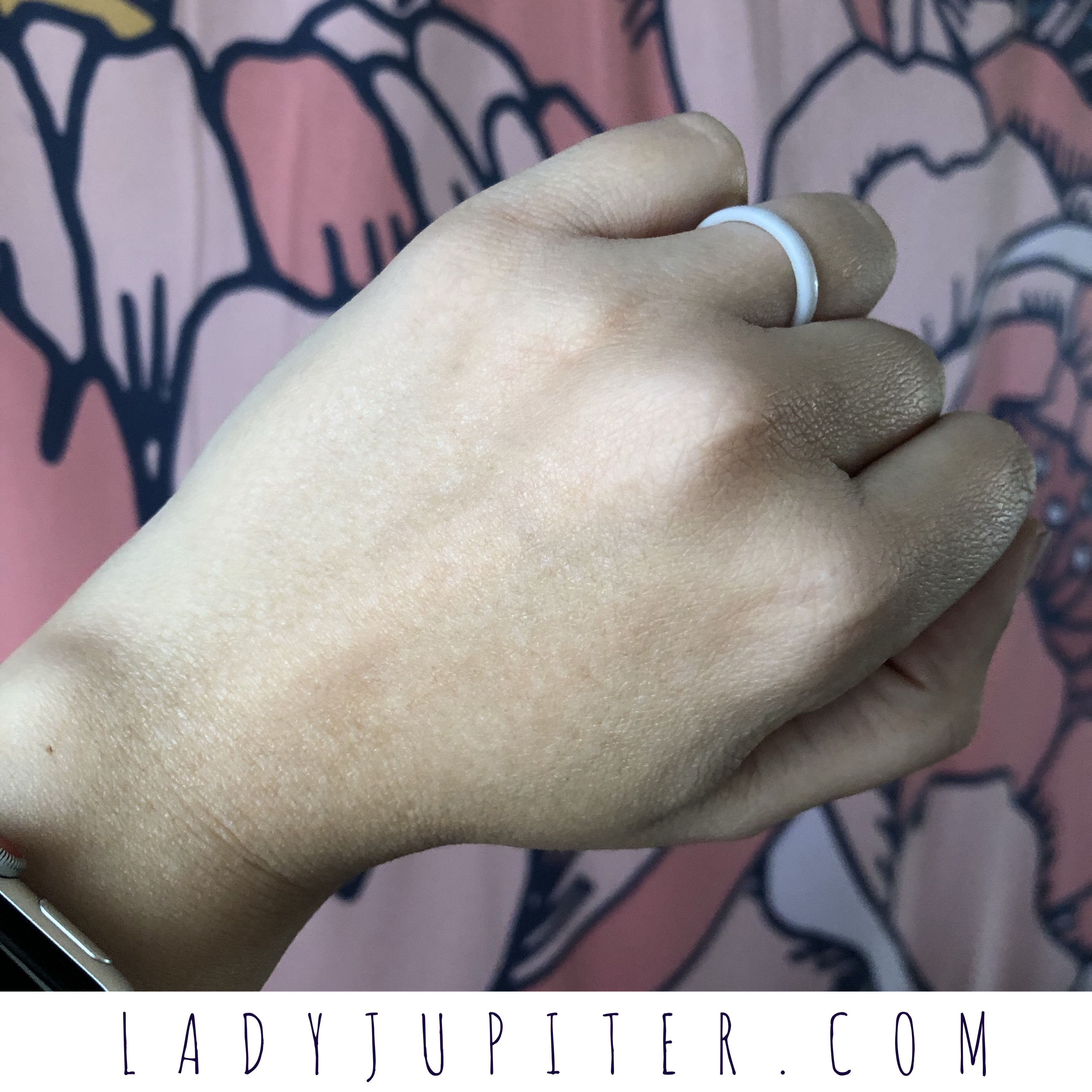 I use LED light therapy for my skin because it works. This is worth reading if you too have problem skin. #lighttherapy #eczema #KP