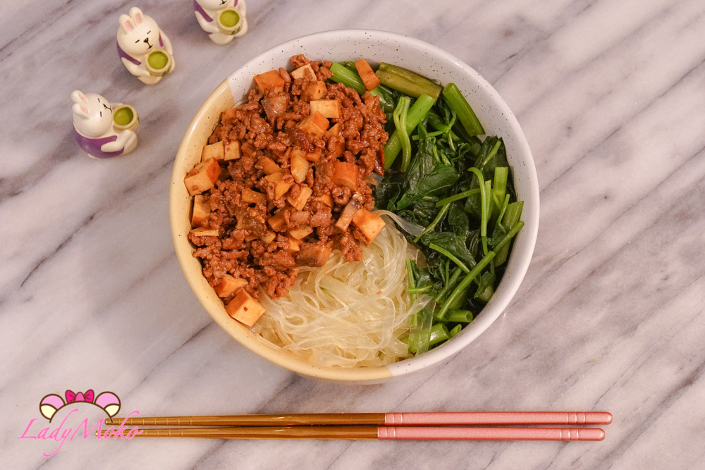 「經典自家製炸醬麵食譜」豆乾加好加滿，豆瓣醬與甜麵醬備好就可以做！