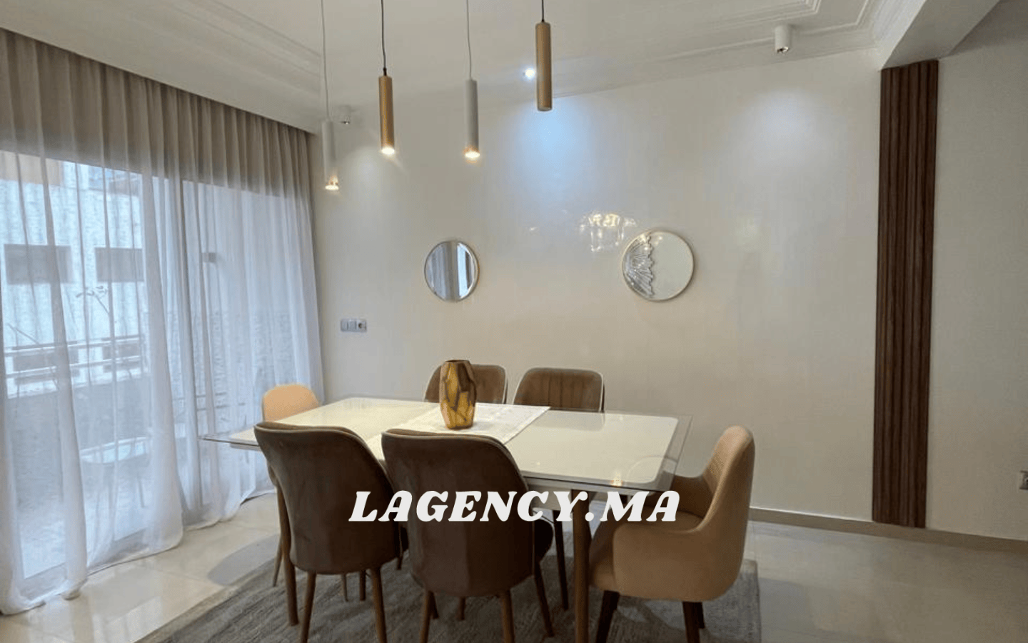 Appartement à louer 200 m² à CIL