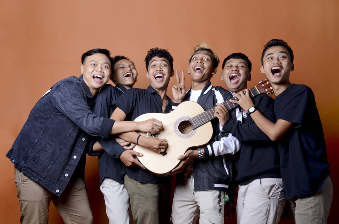 Rino ing wayah wengi aku eling kowe sek mbiyen ngancani. Profil Biodata Aftershine Yang Terkenal Lewat Lagu Yowes