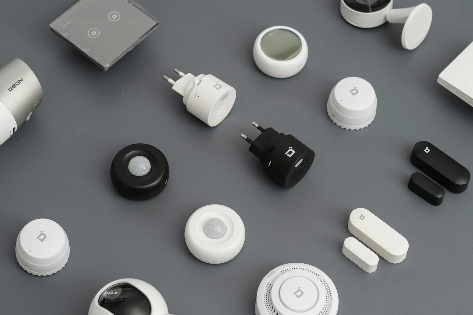smart home automation devices in a modern home
