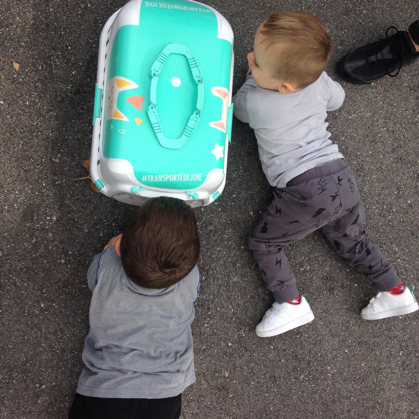 Jeeeh, da kommt unser Büssi: bei der Übergabe auf dem Parkplatz im Wankdorf.