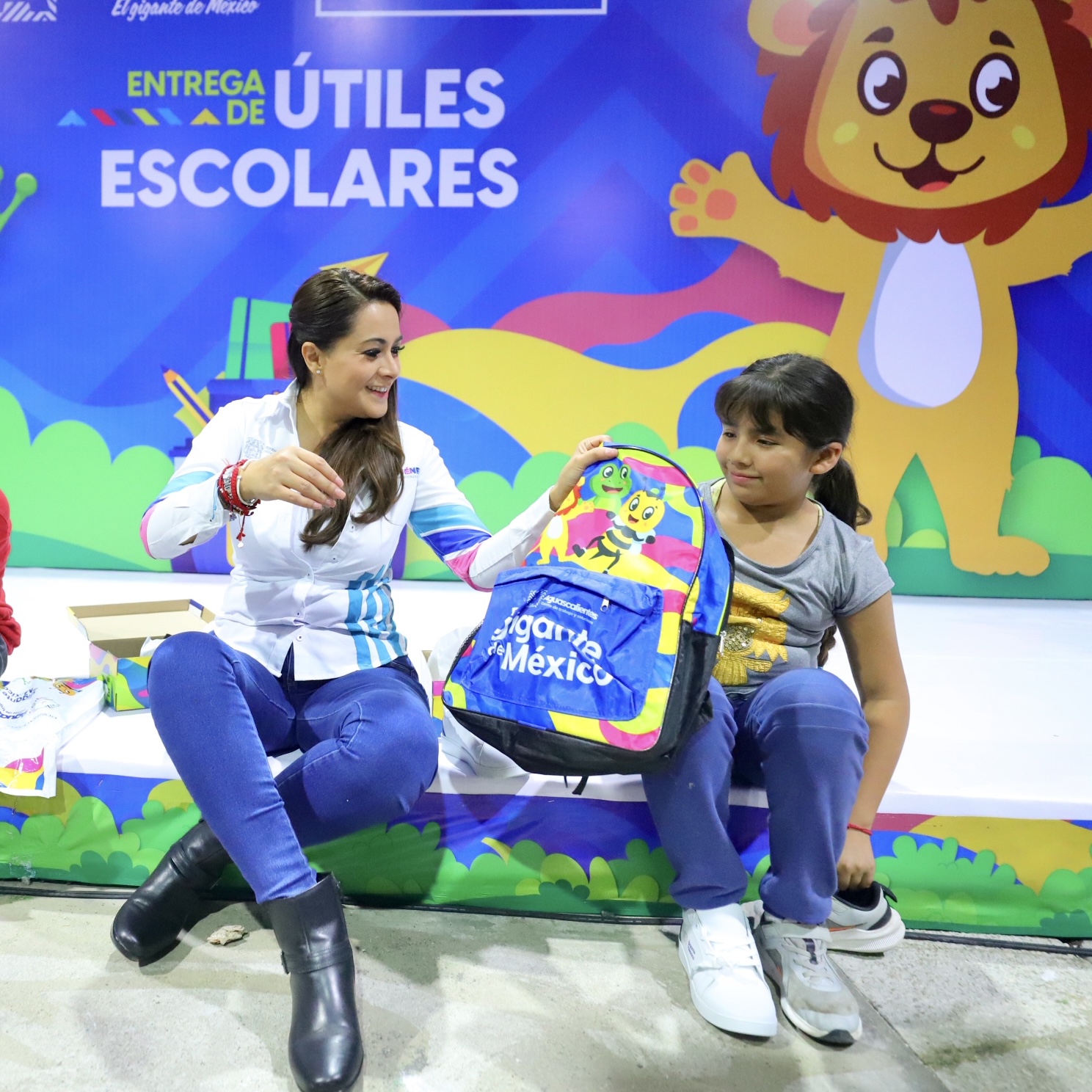 ARRANCA TERE JIMÉNEZ ENTREGA DE APOYOS PARA ESTUDIANTES DE TODO EL ESTADO