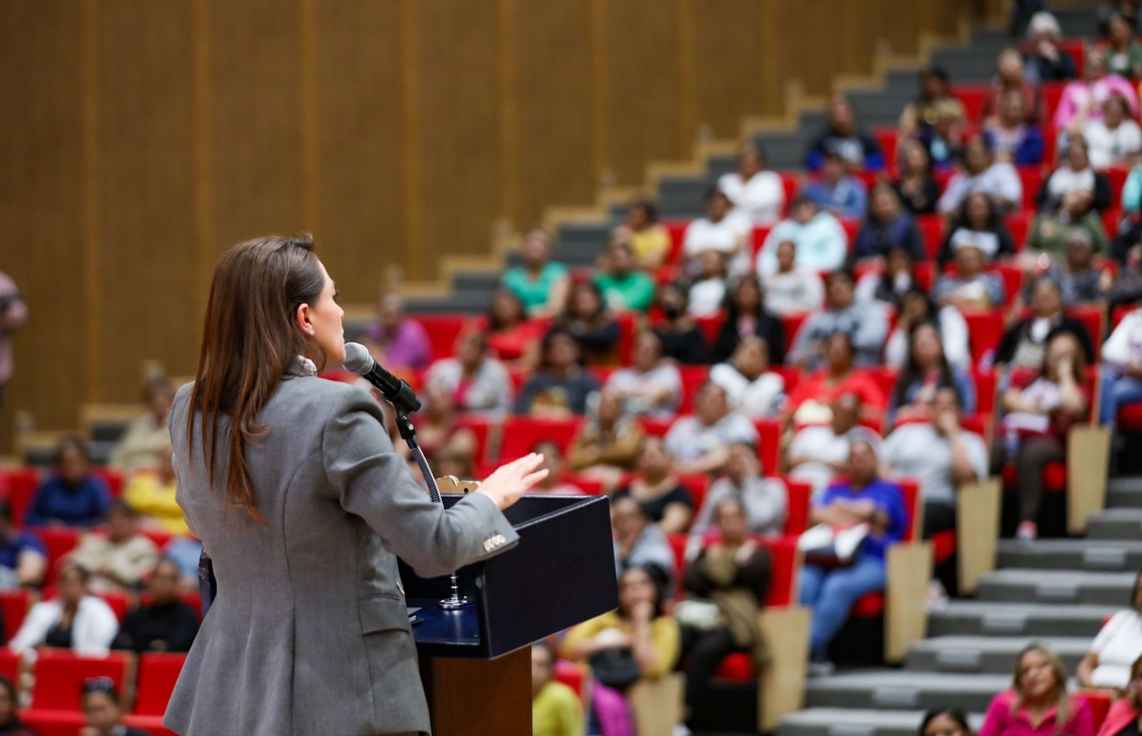 Tere Jiménez promueve la capacitación de las mujeres para que accedan a mejores oportunidades en beneficio de su comunidad