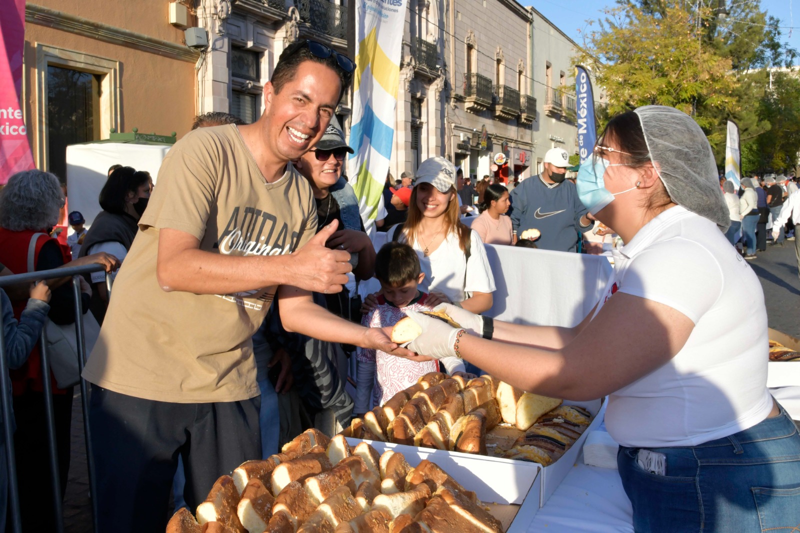 Invita Tere Jiménez a las familias de Aguascalientes a disfrutar de la gigante rosca de reyes