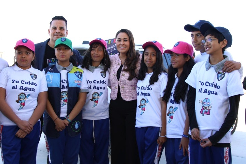 Asiste Tere Jiménez a honores a la bandera en la secundaria general No. 37