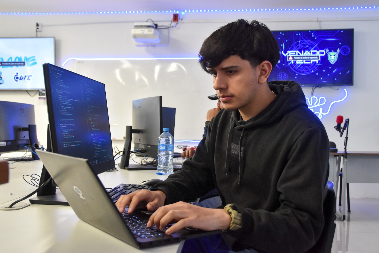 EN LA UNIVERSIDAD TECNOLÓGICA DE CALVILLO EGRESAS BILINGÜE Y ACCEDES A MEJORES OPORTUNIDADES LABORALES