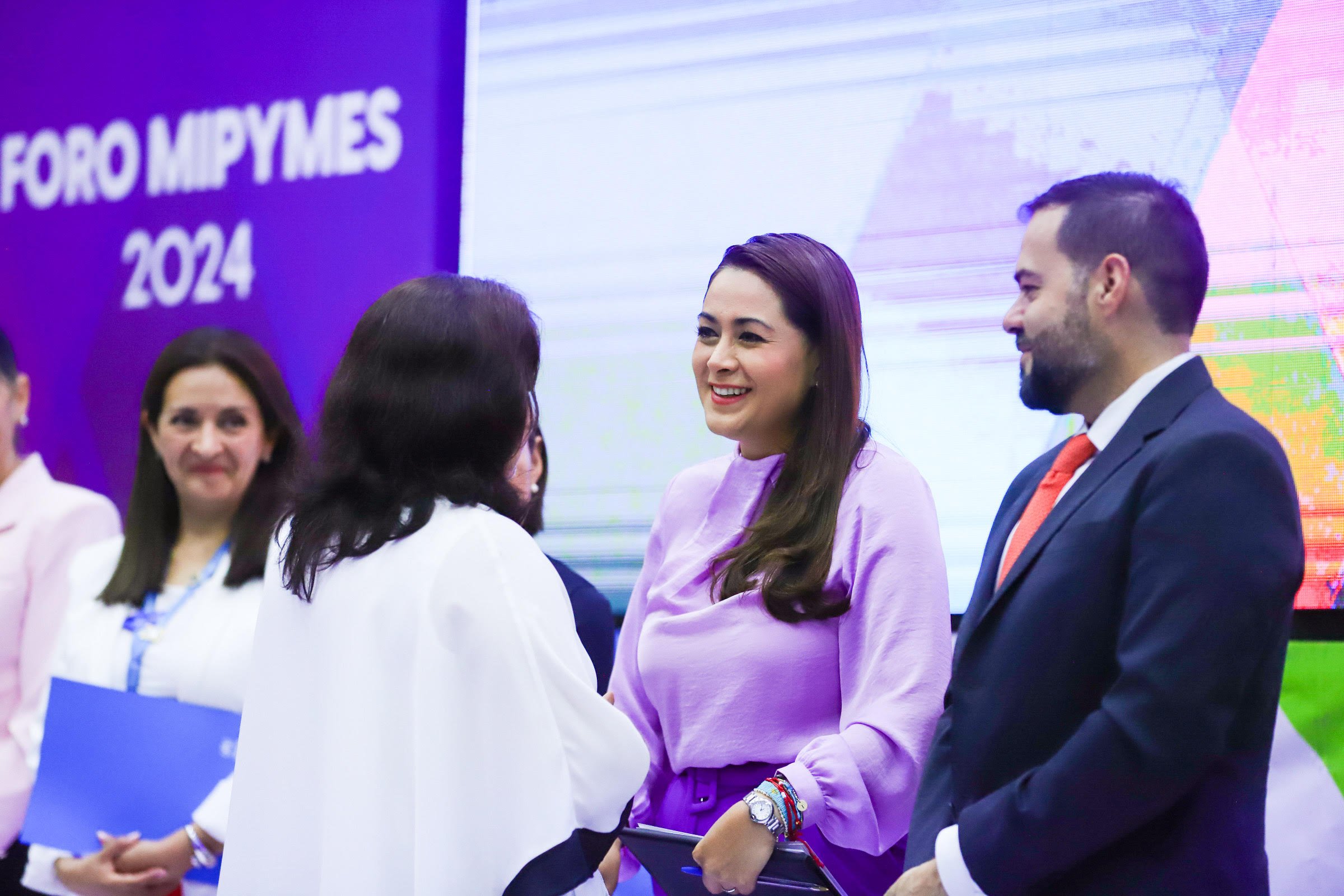 TERE JIMÉNEZ CONTINUARÁ RESPALDANDO A EMPRENDEDORES Y EMPRESARIOS; EN LO QUE LLEVA DE SU ADMINISTRACIÓN SE HAN DESTINADO MÁS DE 85 MILLONES DE PESOS A ESTE SECTOR