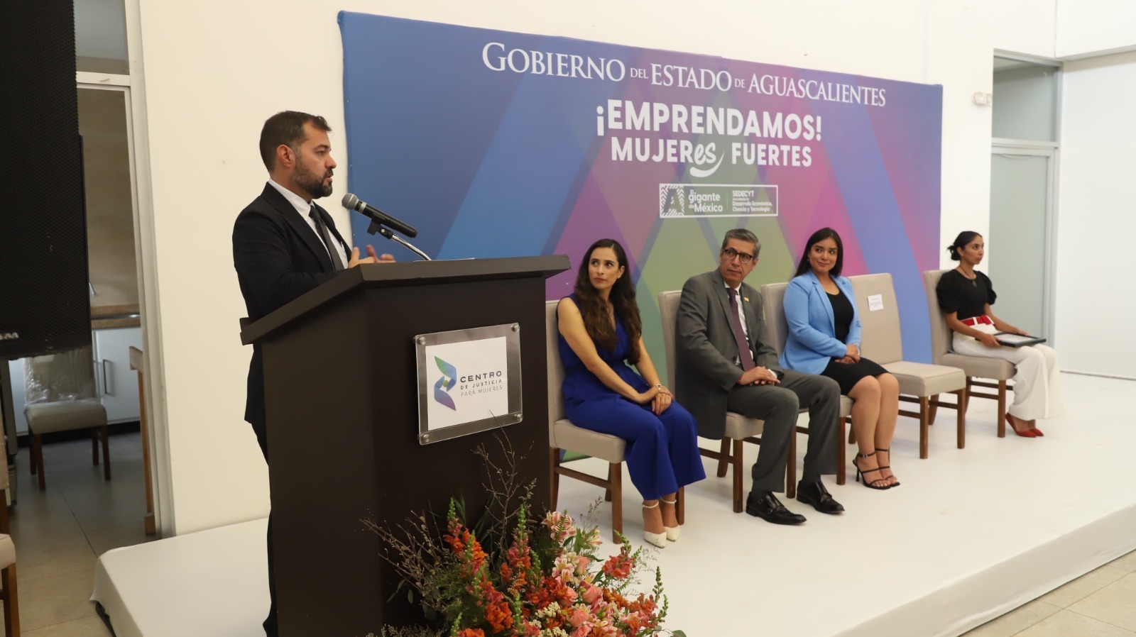 APOYAN E IMPULSAN EL EMPRENDIMIENTO DE MUJERES USUARIAS DEL CENTRO DE JUSTICIA