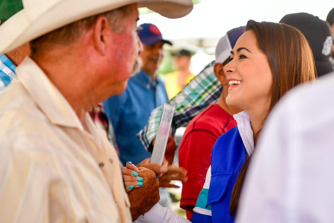 TERE JIMÉNEZ ENTREGÓ APOYOS A PRODUCTORES DEL CAMPO