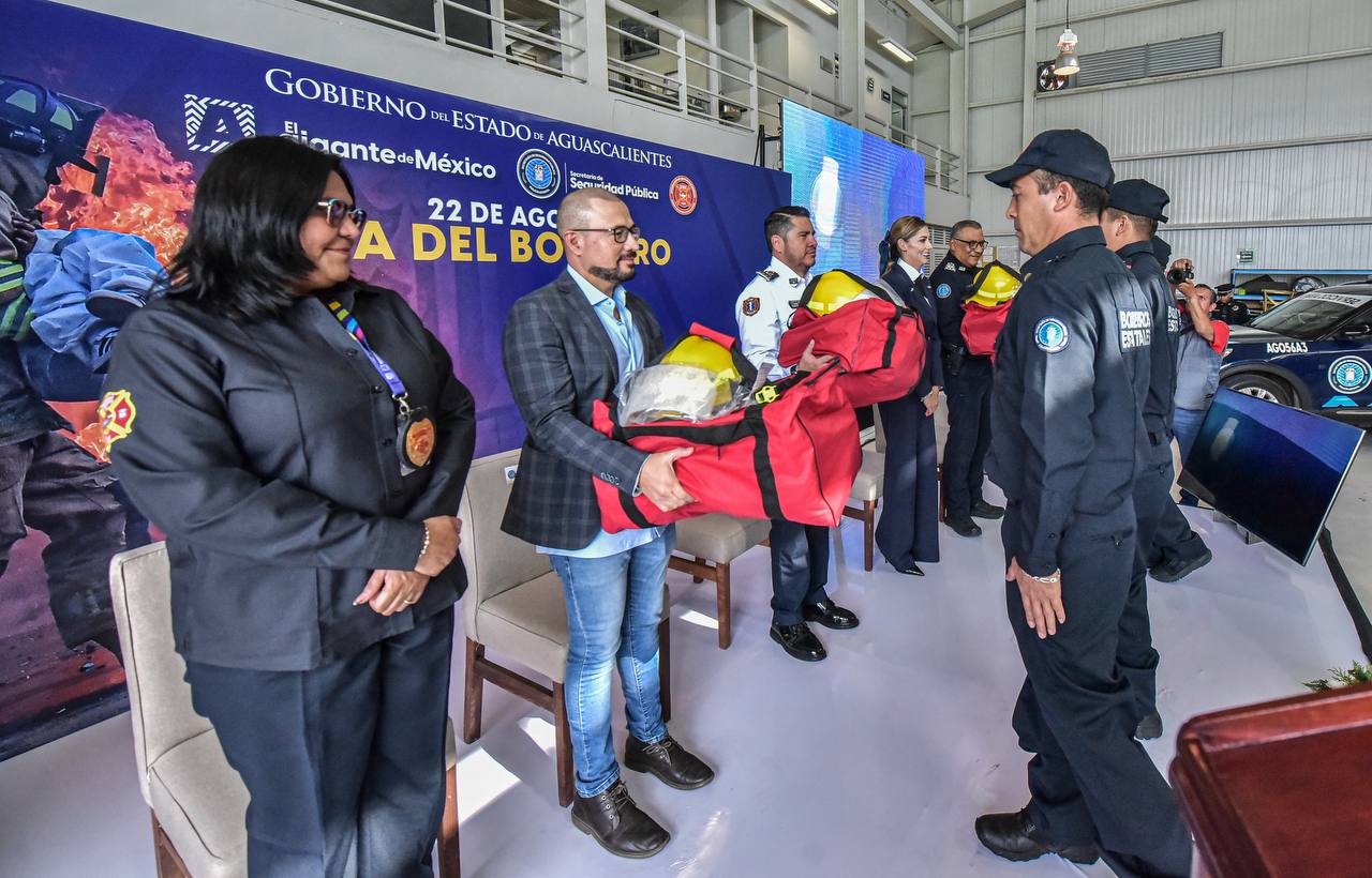 RECONOCEN IMPORTANTE LABOR DE LOS BOMBEROS EN SU DÍA