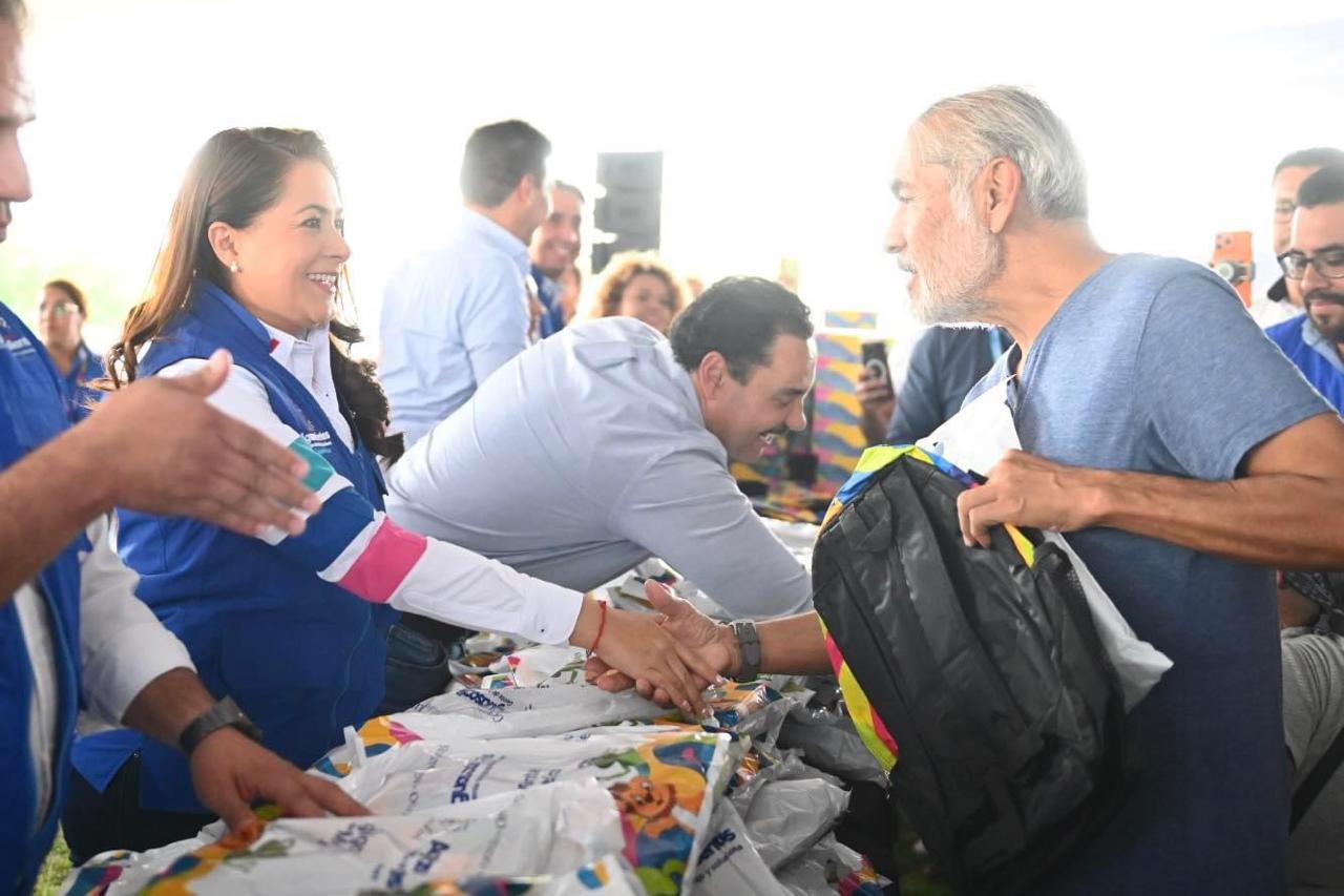 TERE JIMÉNEZ ENTREGA ÚTILES ESCOLARES, MOCHILAS, ZAPATOS Y TENIS A MÁS DE 8 MIL 500 FAMILIAS AL ORIENTE DE LA CIUDAD