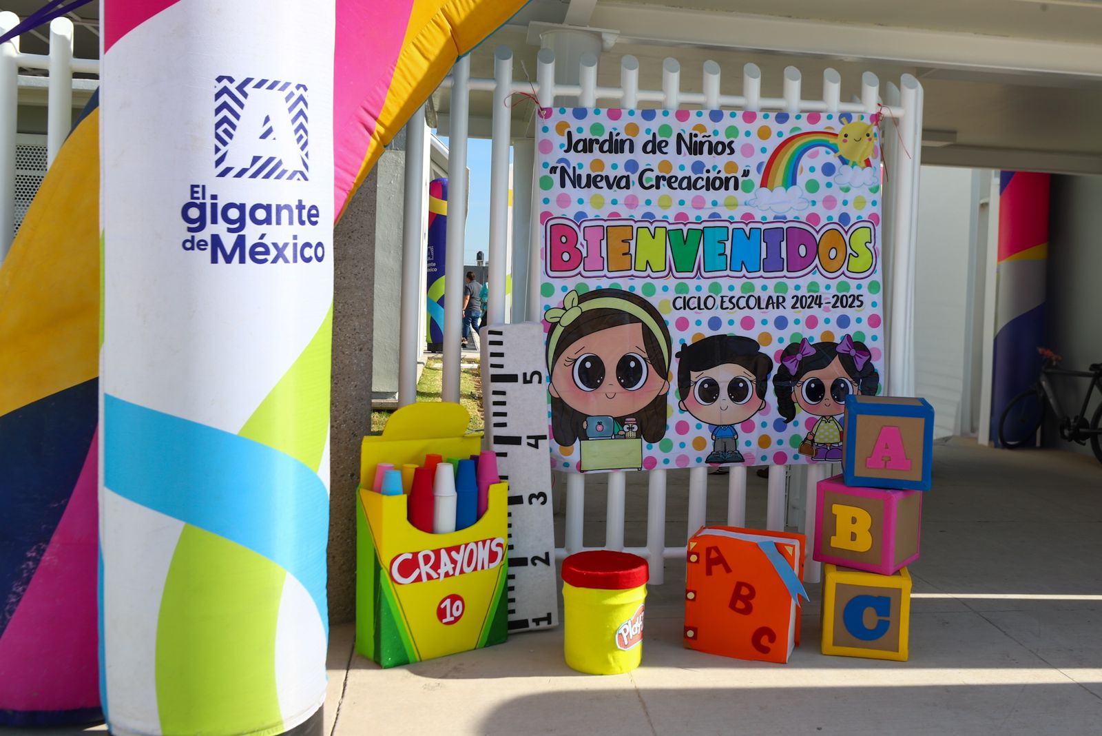 ENTREGA TERE JIMÉNEZ NUEVA INFRAESTRUCTURA EDUCATIVA Y UNIFORMES ESCOLARES EN PASEOS DEL SUR