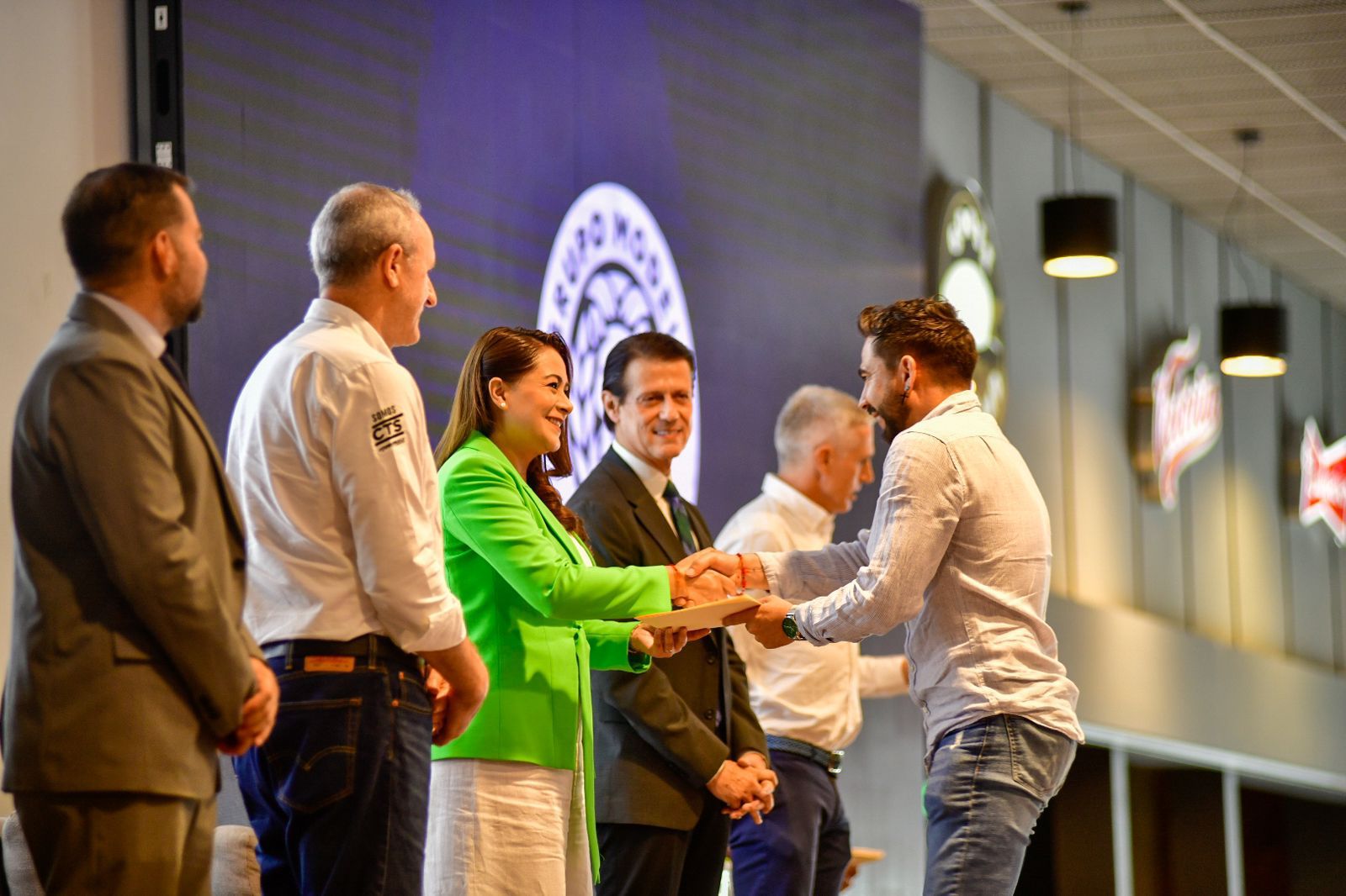 CON ACCESO A UN SEGUNDO IDIOMA, TERE JIMÉNEZ PROMUEVE EL FORTALECIMIENTO EMPRESARIAL