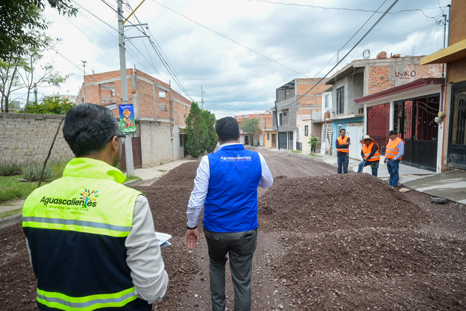 SUPERVISA LEO MONTAÑEZ AVANCE EN LA REHABILITACIÓN DE LAS CALLES PEDRO CORONEL Y CARLOS FUENTES MARES