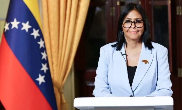 Delcy Rodríguez En su discurso, Delcy Rodríguez explicó los alcances del pacto comenzando por precisar su duración tendrá una vigencia de 25 años. Foto X @mippci_ven