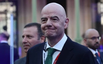 El presidente de la FIFA, Gianni Infantino (segundo por la izquierda), asiste a la ceremonia de clausura de la Copa Mundial de Esports en el Grand Palais de París, Francia, el 23 de agosto de 2026. Foto: Afp