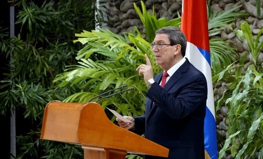 El canciller cubano, Bruno Rodríguez, destacó este miércoles que la investigación del Observatorio de Medios de Cubadebate sobre el ex asesor argentino, Fernando Cerimedo, reveló conexiones entre MAGA, Madrid, Miami y América Latina, con organizaciones y medios para difundir narrativas a mayor velocidad. Foto: @BrunoRguezP