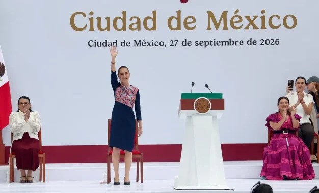 La presidenta de México, Claudia Sheinbaum, al inicio de su informe de gobierno en el Zócalo de la Ciudad de México, el 27 de septiembre de 2026. Foto Luis Castillo