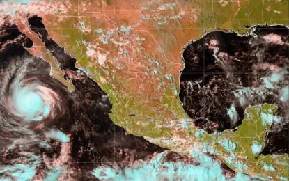 El Servicio Meteorológico Nacional (SMN) informó que la tormenta tropical 'Rachel' ocasionará lluvias intensas (de 75 a 150 milímetros) en Guerrero (sur y sureste) y Oaxaca (este, sur y sureste); vientos sostenidos de 30 a 50 kilómetros por hora con rachas de 60 a 70 kilómetros por hora y oleaje de 2 a 3 m metros de altura en costas de Guerrero y Oaxaca. Foto @conagua_clima