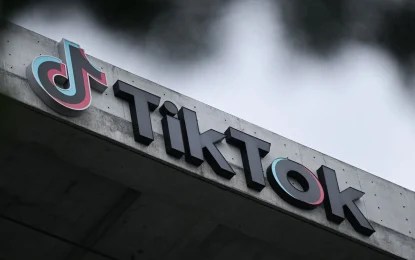 El 25 de septiembre, TikTok llegó a un acuerdo con Alabama, pocos días antes de que comenzara el juicio por las acusaciones de que la compañía engañó a los padres sobre las herramientas destinadas a proteger a los niños de contenido dañino. Foto Afp