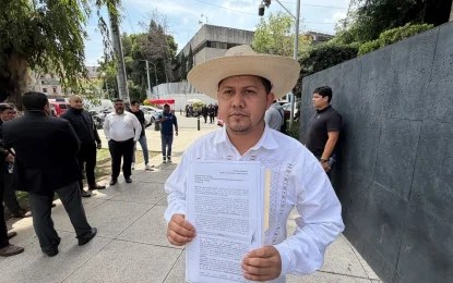 uruapan El regidor de del Ayuntamiento de Uruapan, Víctor Hugo de la Cruz Saucedo, presentó una denuncia contra Daniel Manzo, subsecretario de Gobernación de Michoacán y hermano de Carlos Manzo, por delincuencia organizada. Foto Luis Castillo