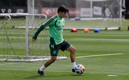 gilberto mora Tem Talk también señaló que clubes como el Borussia Dortmund y el Benfica han tenido conversaciones con Rafaela Pimienta, representante de Mora. Incluso, el Real Madrid y el Barcelona también dan seguimiento al joven mexicano para estar al tanto de su evolución. Foto Germán Canseco / Archivo