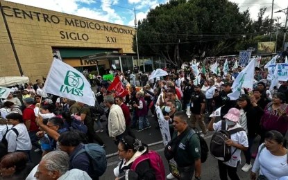 imss Inicia marcha de trabajadores del IMSS desde el Centro Médico Nacional Siglo XXI hasta el Zócalo capitalino, el 21 de octubre de 2026. Foto: Jair Cabrera Torres