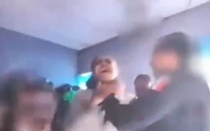 El video circula en grupos de WhatsApp y en redes sociales; el mando policiaco está acompañado de la comandante Paola, conocida como “Venus”, y otros elementos. Foto 'La Jornada'