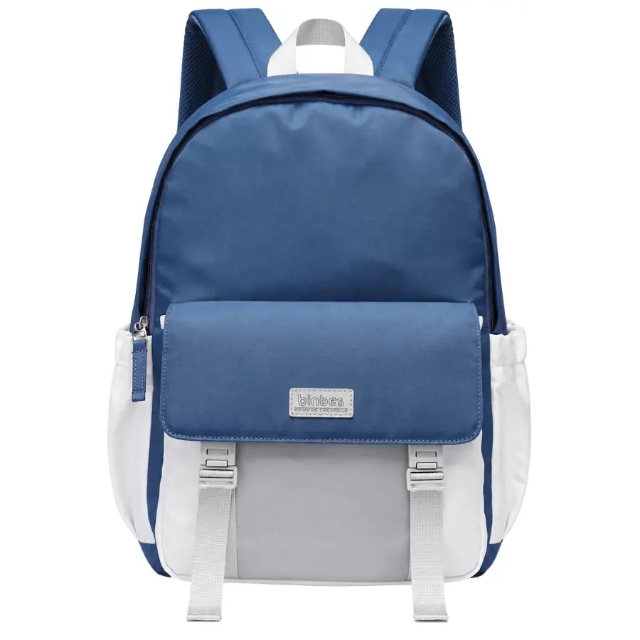 Sac à dos scolaire BINBES B-3505 bleu et blanc, vue de face, avec poche avant à rabat, attaches à clips et poches latérales.