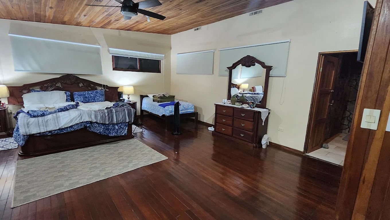 Casa Tortuguera – Spacious Home with Pool, Lake, Mountain & Volcano Views