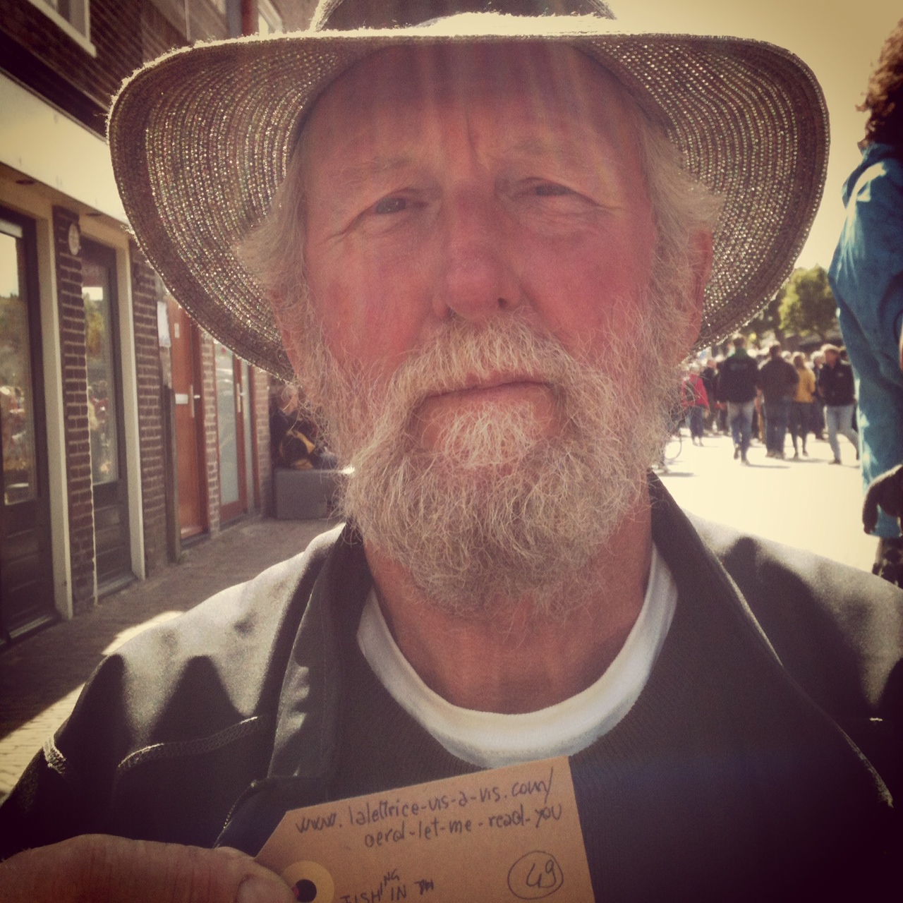 717-49/ Kees: Searching