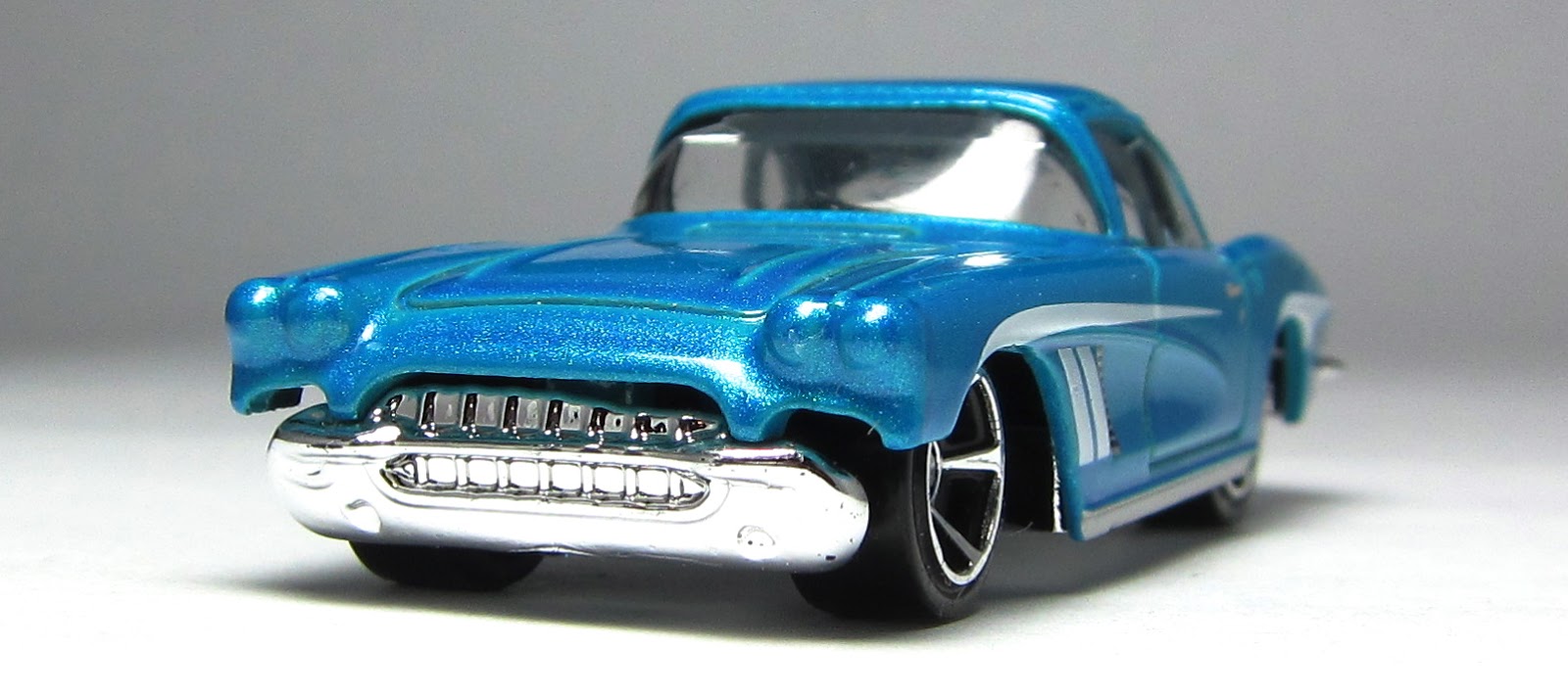 First Look: Hot Wheels 2013 '62 Corvette Super Treasure Hunt