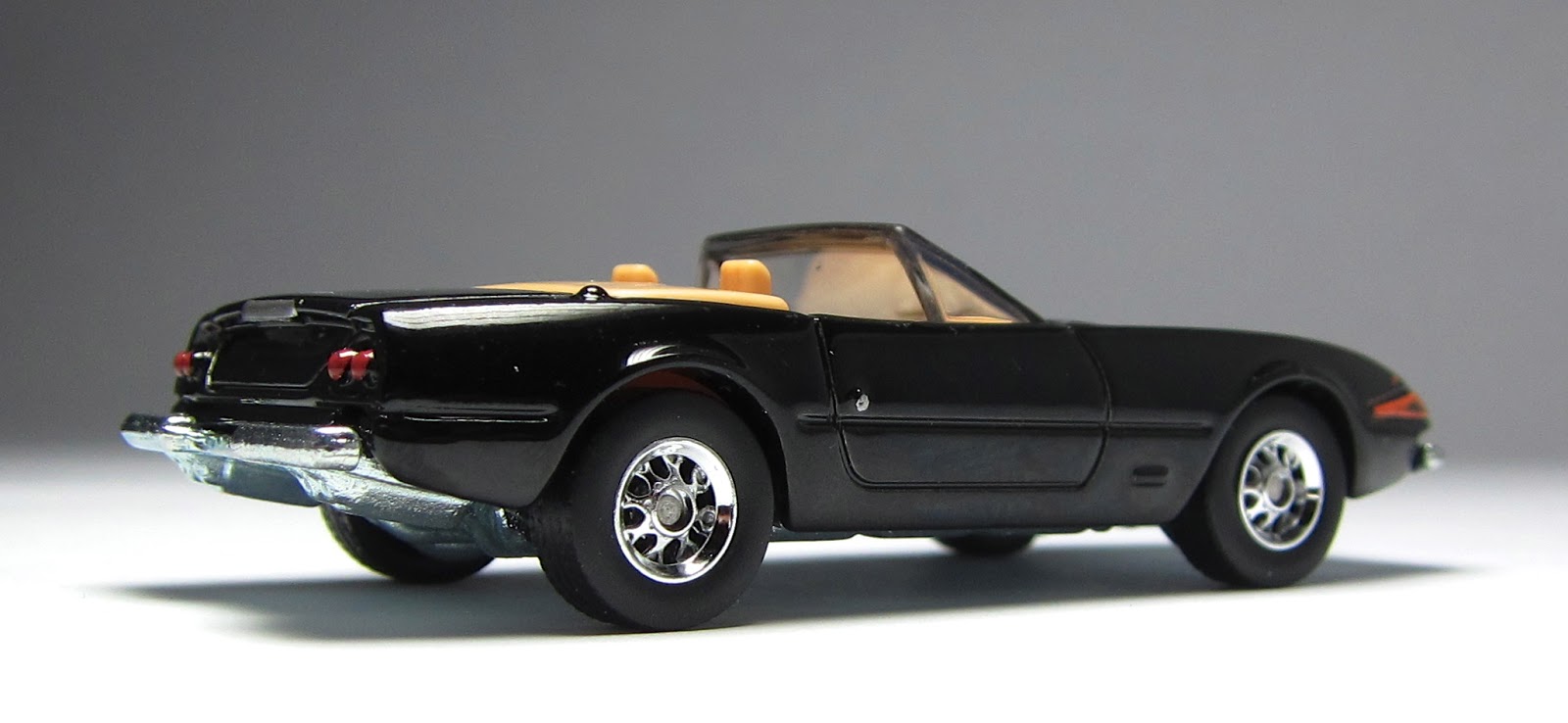 First Look: Hot Wheels Retro Entertainment Ferrari 365 GTS4